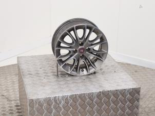 Gebruikte Velg Fiat Punto Evo (199) 1.3 JTD Multijet 85 16V Euro 5 Prijs € 75,00 Margeregeling aangeboden door Automaterialen Ronald Morien B.V.