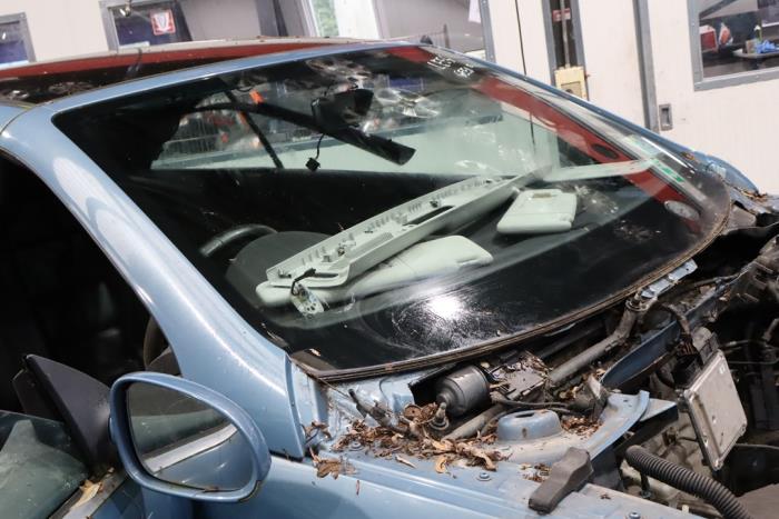 Framruta från en Volkswagen Eos (1F7/F8) 2.0 FSI 16V 2006