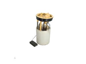 Używane Elektryczna pompa paliwa Volkswagen Polo V (6R) 1.2 TDI 12V BlueMotion Cena € 35,00 Procedura marży oferowane przez Automaterialen Ronald Morien B.V.