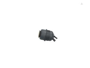 Gebruikte Servo Oliereservoir Audi A4 Avant (B8) 2.0 TFSI 16V Quattro Prijs € 25,00 Margeregeling aangeboden door Automaterialen Ronald Morien B.V.