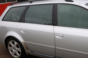 Begagnade Bakdörr, 4-dörrars, höger Audi S6 Avant (C5) 4.2 40V Pris € 95,00 Marginaltabell erbjuds av Automaterialen Ronald Morien B.V.
