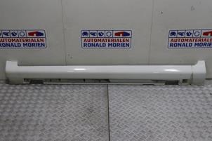 Gebruikte Zijskirt links Volvo V50 (MW) 2.0 16V Prijs € 45,00 Margeregeling aangeboden door Automaterialen Ronald Morien B.V.