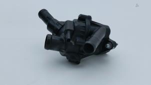 Gebruikte Thermostaathuis Mercedes A-Klasse AMG (177.0) 2.0 A-35 AMG Turbo 16V 4Matic Prijs € 75,00 Margeregeling aangeboden door Automaterialen Ronald Morien B.V.