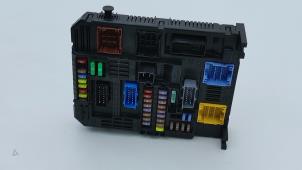 Używane Skrzynka bezpieczników Opel Corsa F (UB/UH/UP) 1.2 12V 75 Cena € 99,00 Z VAT oferowane przez Automaterialen Ronald Morien B.V.