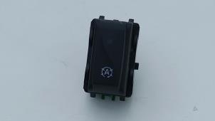 Gebruikte ASR schakelaar Renault Clio IV Estate/Grandtour (7R) 0.9 Energy TCE 90 12V Prijs € 10,00 Margeregeling aangeboden door Automaterialen Ronald Morien B.V.