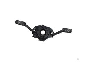 Gebruikte Combischakelaar Stuurkolom Skoda Fabia III (NJ3) 1.0 TSI 12V Prijs € 95,00 Margeregeling aangeboden door Automaterialen Ronald Morien B.V.