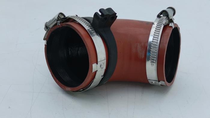 Laddluftkylarslang från en MAN TGE 2.0 TDI 2023