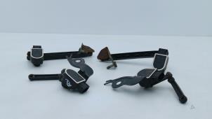 Gebruikte Lichtsensor Mercedes S (222.0/222.1) 3.0 S-350 BlueTEC, S-350d 24V Prijs € 79,00 Margeregeling aangeboden door Automaterialen Ronald Morien B.V.