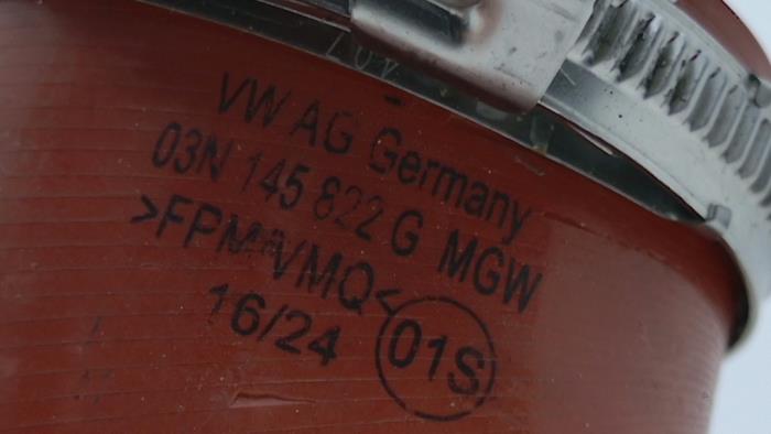 Laddluftkylarslang från en Volkswagen Crafter (SY) 2.0 TDI RWD 2024