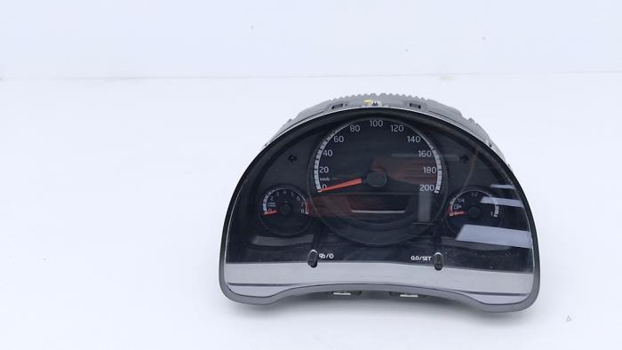 Instrumentpanel från en Volkswagen Up! (121) 1.0 12V 60 2014