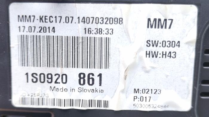 Instrumentpanel från en Volkswagen Up! (121) 1.0 12V 60 2014