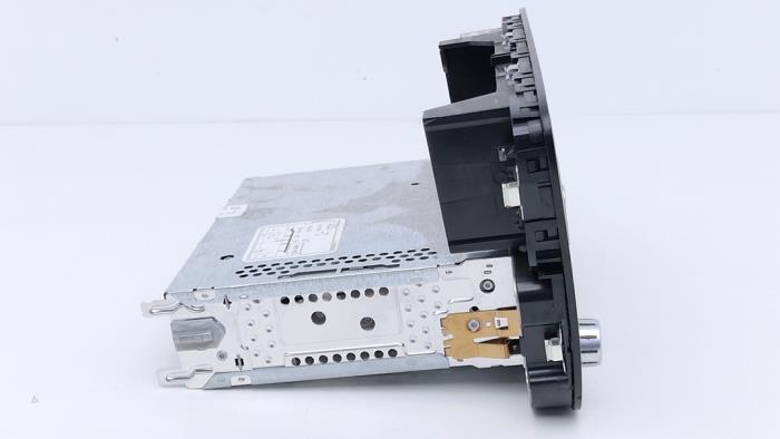 Radio från en Volkswagen Up! (121) 1.0 12V 60 2014