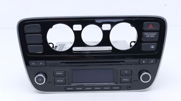 Radio från en Volkswagen Up! (121) 1.0 12V 60 2014