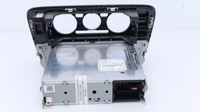 Radio från en Volkswagen Up! (121) 1.0 12V 60 2014