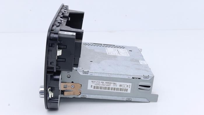 Radio från en Volkswagen Up! (121) 1.0 12V 60 2014