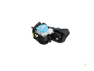 Begagnade Främre säkerhetsbälte, höger Toyota Yaris Cross (PB1/PJ1) 1.5 12V Hybrid 115 Pris € 149,00 Marginaltabell erbjuds av Automaterialen Ronald Morien B.V.