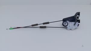 Używane Mechanizm blokady drzwi prawych tylnych wersja 4-drzwiowa Toyota Yaris Cross (PB1/PJ1) 1.5 12V Hybrid 115 Cena € 95,00 Procedura marży oferowane przez Automaterialen Ronald Morien B.V.