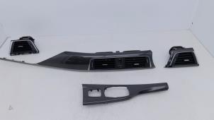 Gebruikte Dashboard sierlijst BMW M4 (F83) 3.0 24V TwinPower Turbo Prijs € 145,00 Margeregeling aangeboden door Automaterialen Ronald Morien B.V.