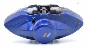 Gebruikte Remklauw (Tang) rechts-achter BMW M4 (F83) 3.0 24V TwinPower Turbo Prijs € 245,00 Margeregeling aangeboden door Automaterialen Ronald Morien B.V.