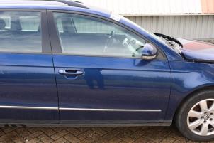 Begagnade Framdörr, 4-dörrars, höger Volkswagen Passat Variant (3C5) 2.0 TDI 140 Pris € 95,00 Marginaltabell erbjuds av Automaterialen Ronald Morien B.V.