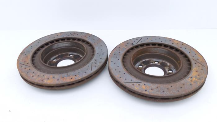 Remschijf achter van een Mercedes-AMG C-Klasse AMG (W204) 6.2 C-63 AMG V8 32V 2009