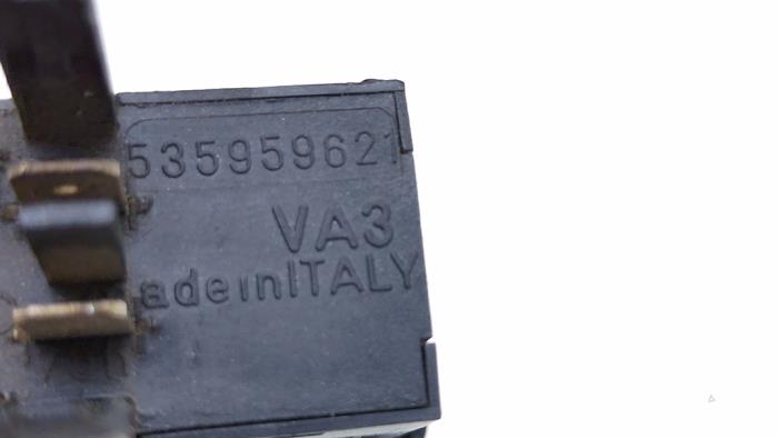 Uppvärmningsbrytare, bakruta från en Volkswagen Corrado 1.8 G60 1990
