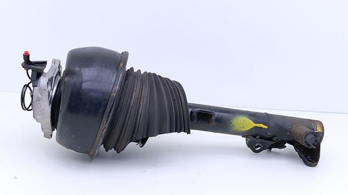 Stötdämparstång, vänster fram från en Mercedes-Benz CLS (C218) 350 CDI BlueEfficiency 3.0 V6 24V 2011