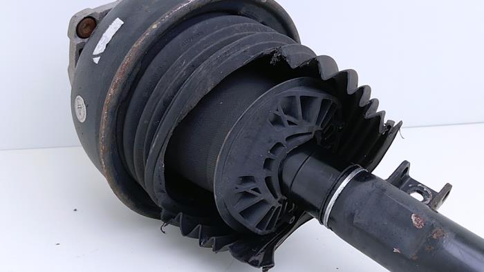 Stötdämparstång, vänster fram från en Mercedes-Benz CLS (C218) 350 CDI BlueEfficiency 3.0 V6 24V 2011