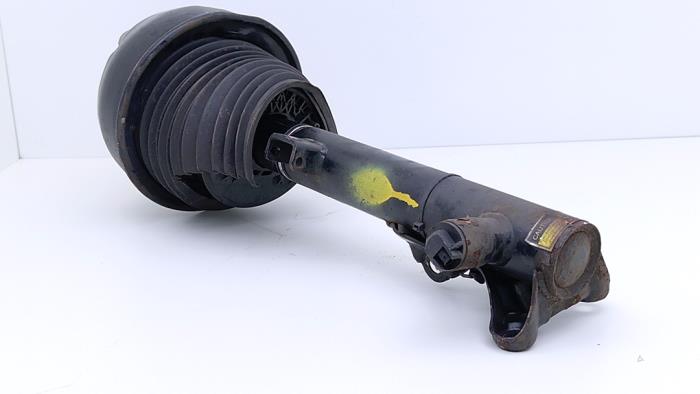 Stötdämparstång, vänster fram från en Mercedes-Benz CLS (C218) 350 CDI BlueEfficiency 3.0 V6 24V 2011