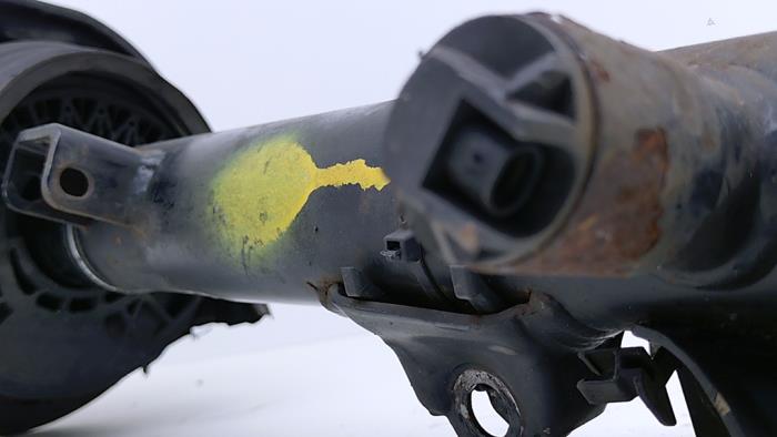 Stötdämparstång, vänster fram från en Mercedes-Benz CLS (C218) 350 CDI BlueEfficiency 3.0 V6 24V 2011