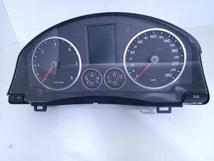 Gebruikte Instrumentenpaneel Volkswagen Tiguan (5N1/2) 2.0 TDI 16V 4Motion Prijs € 39,00 Margeregeling aangeboden door Automaterialen Ronald Morien B.V.