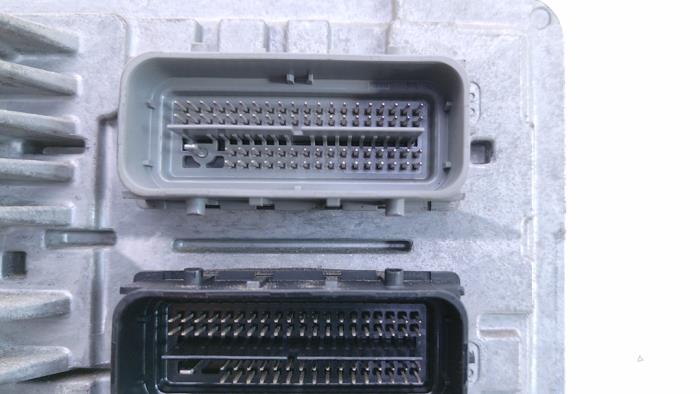 Computer Motormanagement van een Opel Astra K Sports Tourer 1.4 Turbo 16V 2018