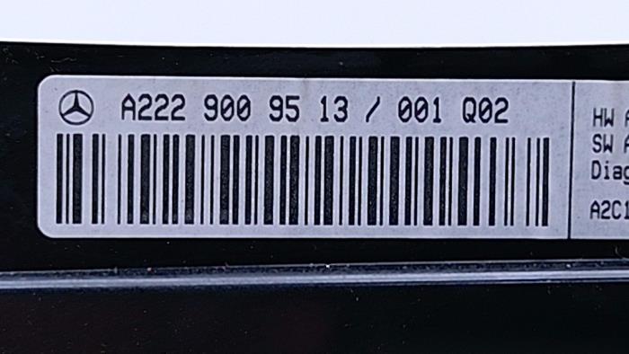 Head-up-display (HUD) från en Mercedes-AMG S AMG (W222) 4.0 S-63 L AMG V8 Turbo 4-Matic+ 2018