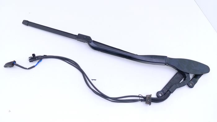 Främre torkararm från en Mercedes-AMG S AMG (W222) 4.0 S-63 L AMG V8 Turbo 4-Matic+ 2018