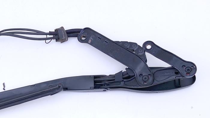 Främre torkararm från en Mercedes-AMG S AMG (W222) 4.0 S-63 L AMG V8 Turbo 4-Matic+ 2018