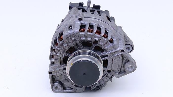 Dynamo från en Mercedes-AMG S AMG (W222) 4.0 S-63 L AMG V8 Turbo 4-Matic+ 2018