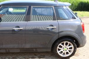 Gebruikte Portier 4Deurs links-achter Mini Mini (F55) 2.0 16V Cooper S Prijs € 395,00 Margeregeling aangeboden door Automaterialen Ronald Morien B.V.