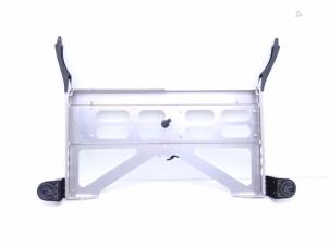 Używane Wspornik (rózne) Mercedes E-Klasse AMG (W212) 5.5 E-63 S AMG V8 32V 4-Matic Cena € 75,00 Procedura marży oferowane przez Automaterialen Ronald Morien B.V.