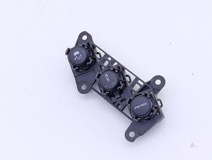 Gebruikte Schakelaar Mercedes E-Klasse AMG (W212) 5.5 E-63 S AMG V8 32V 4-Matic Prijs € 125,00 Margeregeling aangeboden door Automaterialen Ronald Morien B.V.