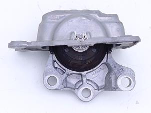 Begagnade Motorfäste Volvo XC60 II (UZ) 2.0 B4 16V Mild Hybrid AWD Pris € 35,00 Marginaltabell erbjuds av Automaterialen Ronald Morien B.V.