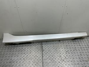 Begagnade Sidokjol, höger BMW 2 serie Active Tourer (F45) 220i 2.0 TwinPower Turbo 16V Pris € 50,00 Marginaltabell erbjuds av Automaterialen Ronald Morien B.V.