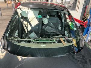 Gebruikte Voorruit Renault Scénic III (JZ) 1.6 Energy dCi 130 Prijs € 145,00 Margeregeling aangeboden door Automaterialen Ronald Morien B.V.