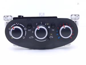 Gebruikte Kachel Bedieningspaneel Renault Twingo III (AH) 1.0 SCe 70 12V Prijs € 35,00 Margeregeling aangeboden door Automaterialen Ronald Morien B.V.