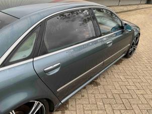 Używane Drzwi prawe tylne wersja 4-drzwiowa Audi A8 (D3) 6.0 W12 48V Quattro Cena € 195,00 Procedura marży oferowane przez Automaterialen Ronald Morien B.V.