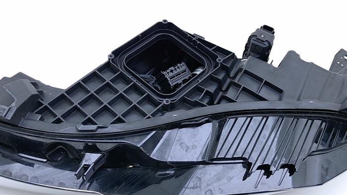 Koplamp rechts van een Renault Captur II (RJB) 1.6 E-Tech 145 2025