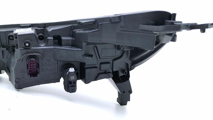 Koplamp rechts van een Renault Captur II (RJB) 1.6 E-Tech 145 2025