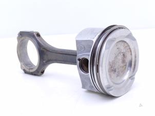 Gebruikte Zuiger Mercedes AMG GT 4-door coupe (X290) 3.0 43 EQ boost 4-Matic+ Prijs € 175,00 Margeregeling aangeboden door Automaterialen Ronald Morien B.V.