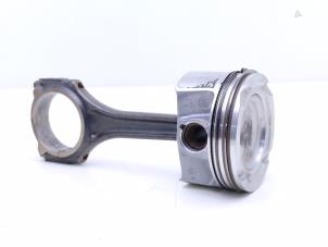 Gebruikte Zuiger Mercedes AMG GT 4-door coupe (X290) 3.0 43 EQ boost 4-Matic+ Prijs € 175,00 Margeregeling aangeboden door Automaterialen Ronald Morien B.V.