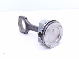 Gebruikte Zuiger Mercedes AMG GT 4-door coupe (X290) 3.0 43 EQ boost 4-Matic+ Prijs € 175,00 Margeregeling aangeboden door Automaterialen Ronald Morien B.V.