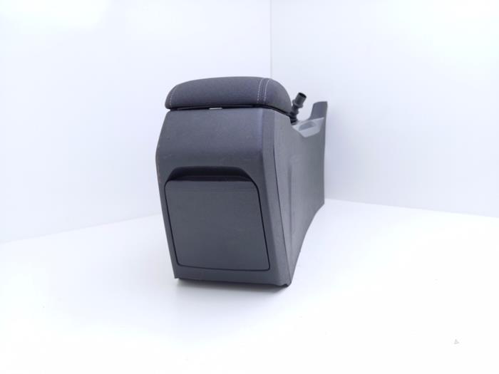 Mittkonsol från en Peugeot 308 SW (L4/L9/LC/LJ/LR) 1.2 12V e-THP PureTech 130 2018